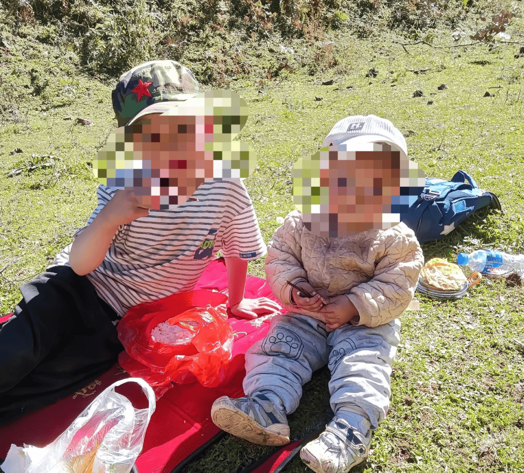 痛心！两兄妹均已离世：7岁哥哥和2岁妹妹全身几百处伤口...最新进展：38岁李某被立案