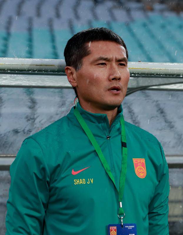 邵佳一:对阵喀麦隆非常有挑战性 很难遇到这么出色的队伍