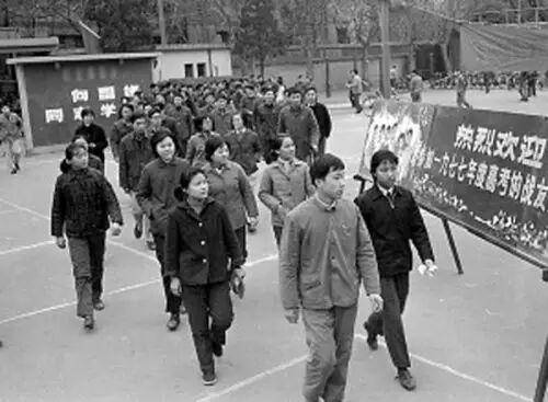 学历的定价权在谁手里？