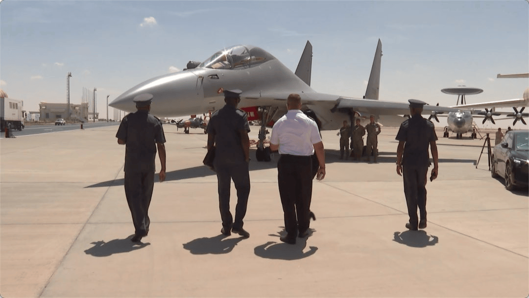 歼-20、F-22“黯然失色”？苏-57S打开弹舱惊现4枚X-69M，歼-20为何带不了空面导弹？