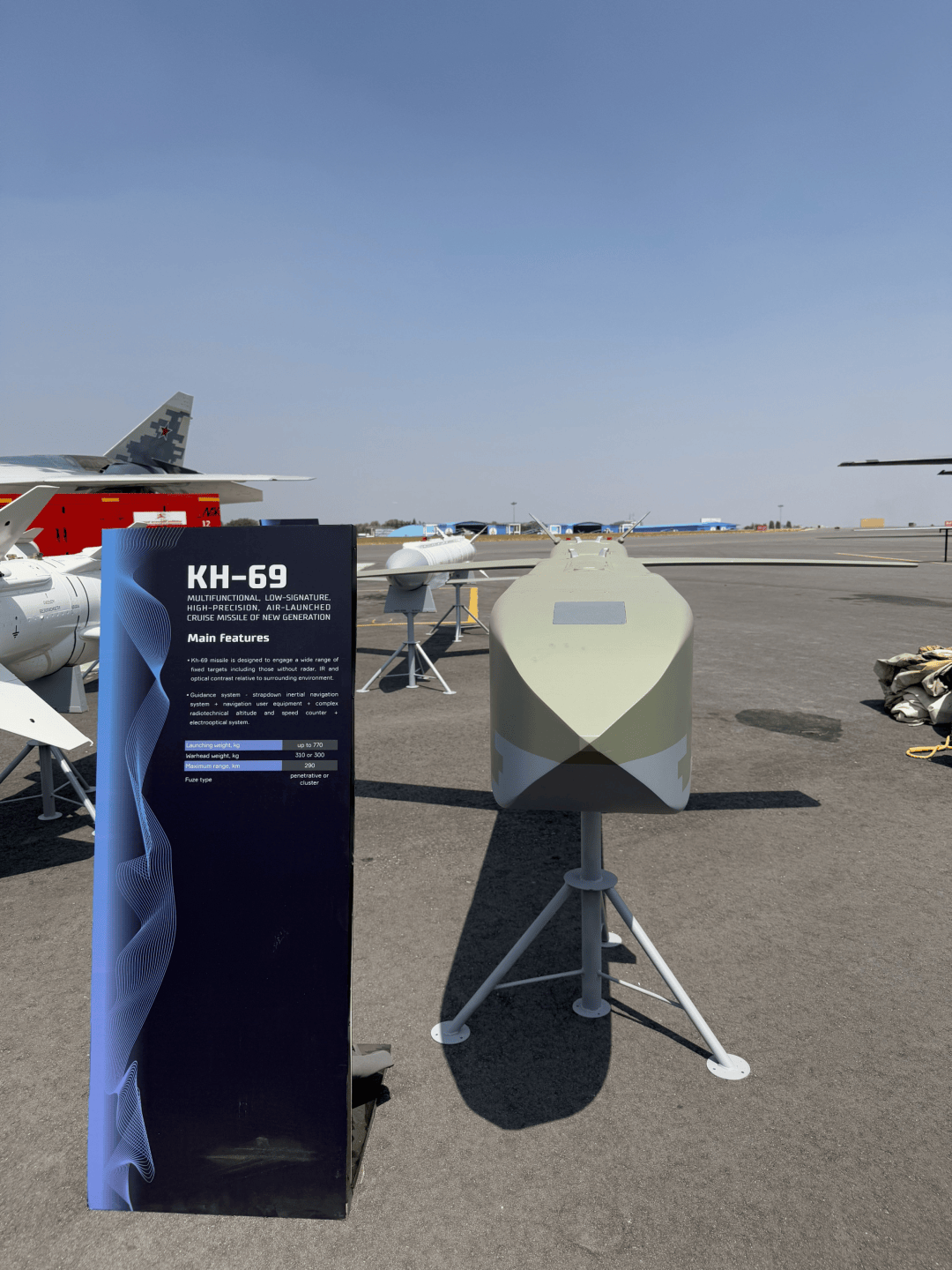 歼-20、F-22“黯然失色”？苏-57S打开弹舱惊现4枚X-69M，歼-20为何带不了空面导弹？