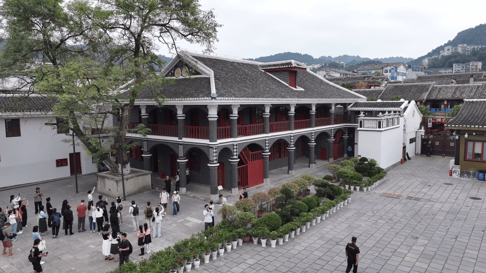 “转折之城” 长征故事代代传