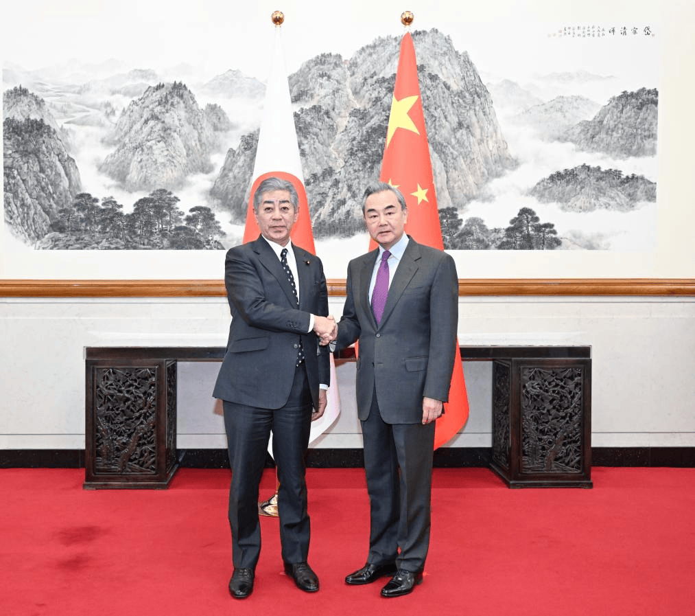 高市早苗仍然执迷不悟，日媒放出一段视频，怀念起中日外交54年前的今天