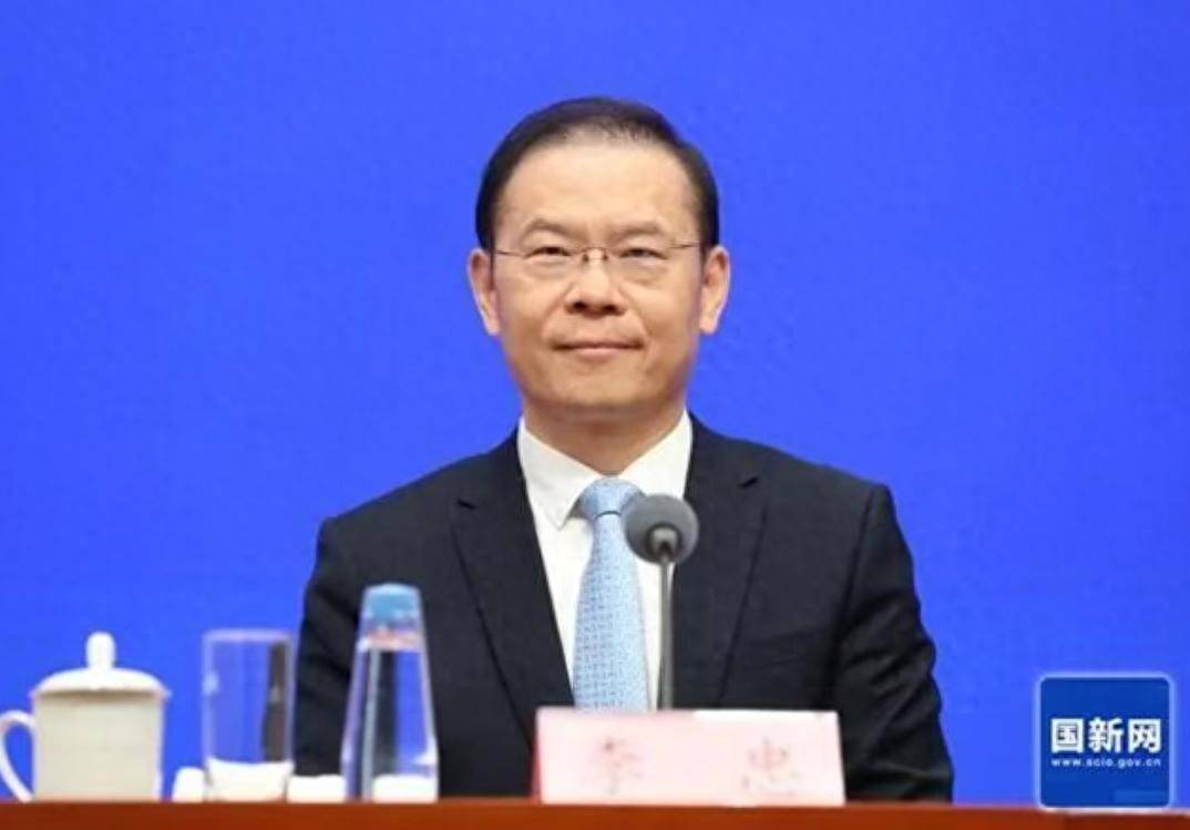 人社部副部长李忠,任辽宁省委常委、组织部部长;曾任国家体改委办公厅秘书等职
