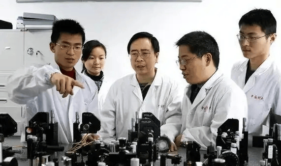 美国赶走大批的中国科学家后，又聘用了印度专家，如今结果咋样？